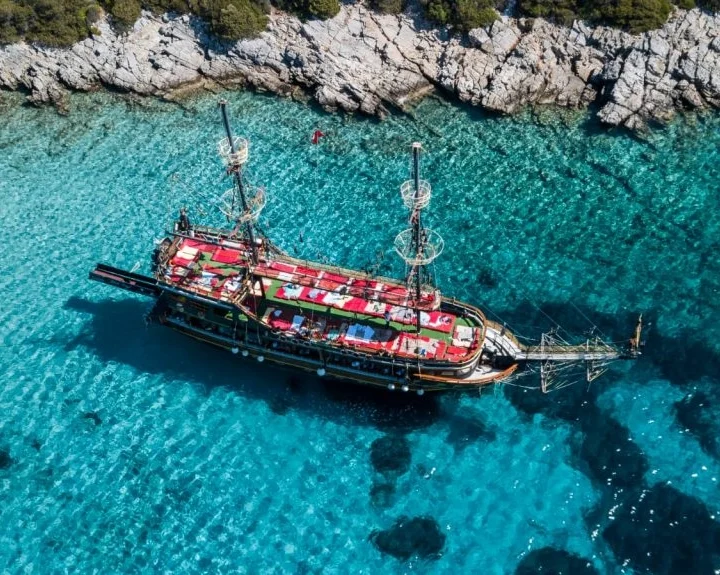 Bodrum Korsan Tekne Turu 4 1024x575 1 E1748730759116